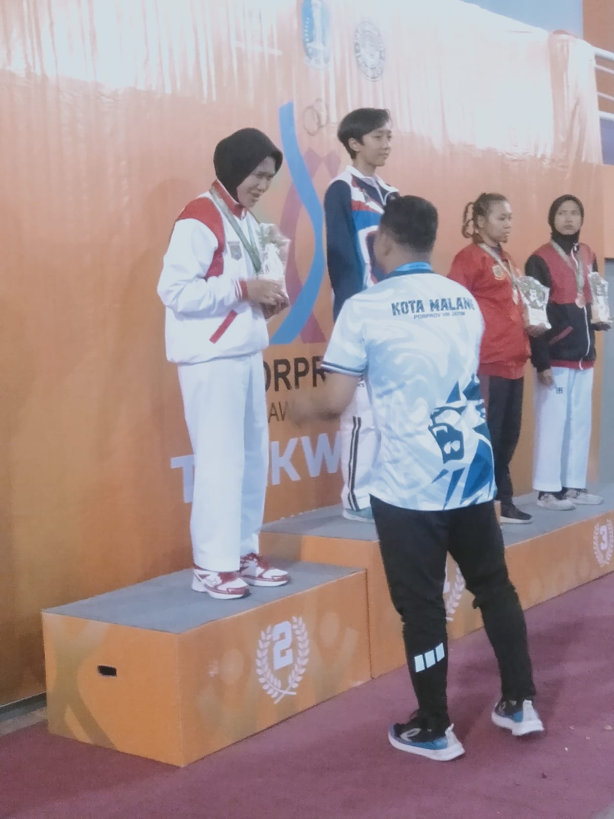 Atlet Taekwondo Kabupaten Malang, Medyna Jaskia Wisabri sumbang medali perak.