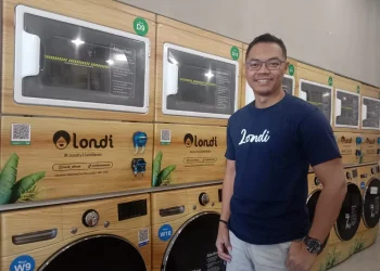 Founder Londi, Mas Mas Fredo Prima Yudha menunjukkan inovasi bisnisnya.