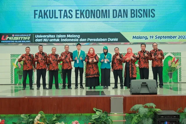 Para dosen dan tenaga pendidik FEB UNISMA di acara Oshika Maba. 