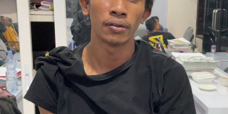 Salah satu tersangka curanmor, Sueb Effendi (29) usai diamankan di Polres Malang