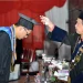 Pengukuhan wisudawan oleh Rektor UIN Malang.