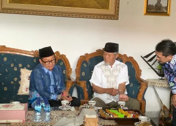 Wali Kota Malang Sutiaji bersama jajarannya bersilaturahmi ke kediaman mantan wali kota malang Suyitno.