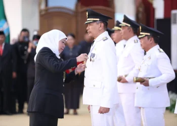 Gubernur Jawa Timur, Khofifah Indar Parawansa, melantik Dr Ir Wahyu Hidayat jadi Pj Wali Kota Malang.