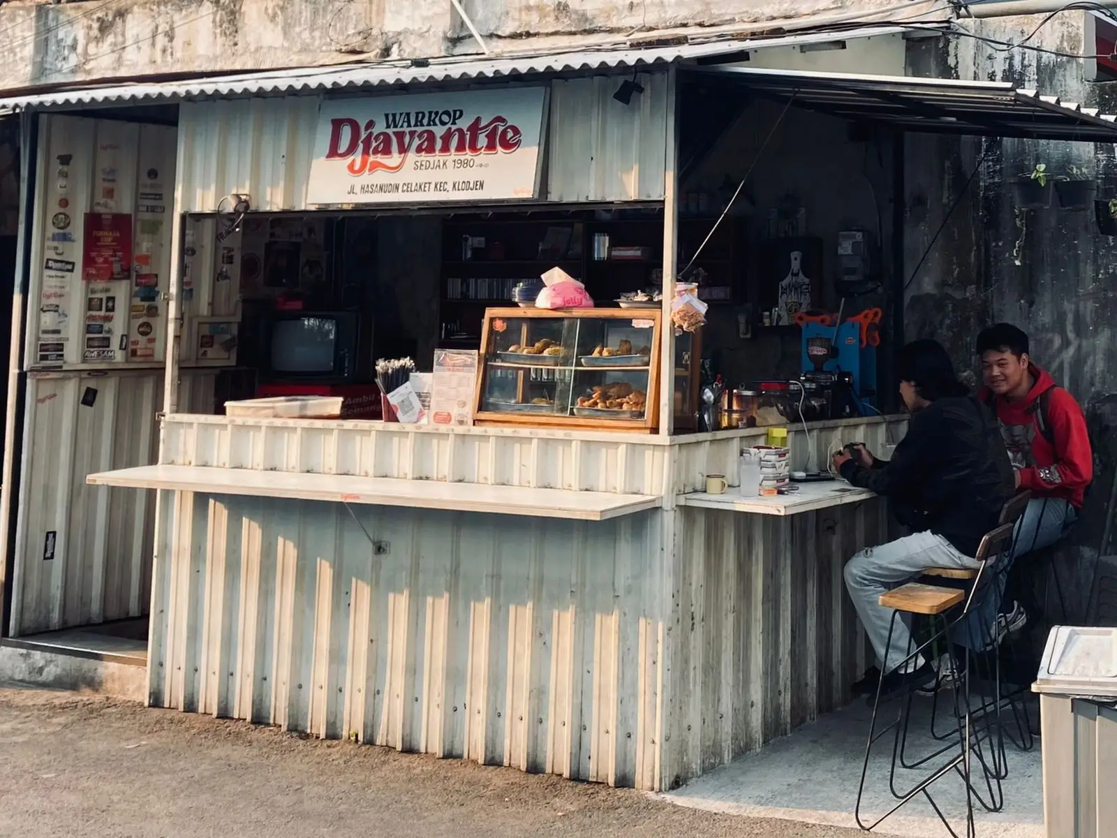Warung Kopi Djayantie, Jl Hasanudin, Celaket, Kec. Klojen, Kota Malang.