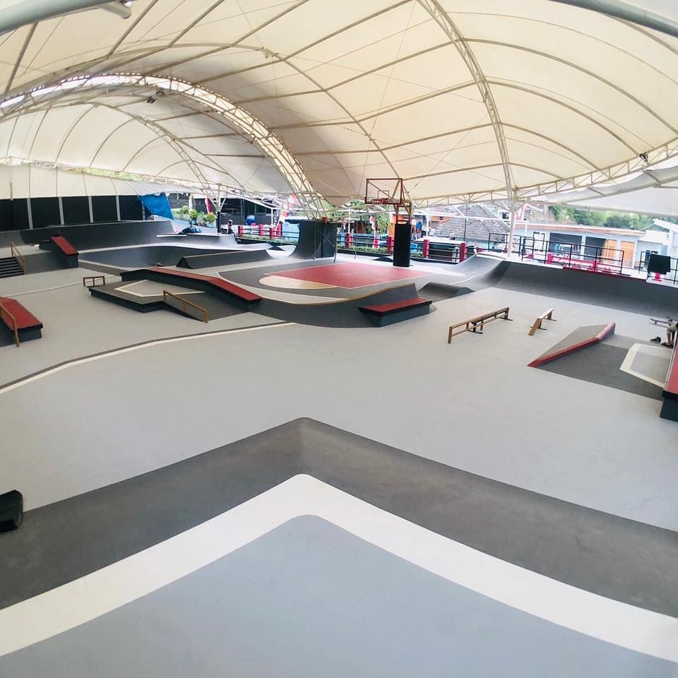 Apocalypse Skatepark, skatepark terbesar di Indonesia. 