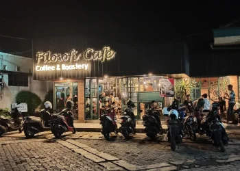 Pemandangan dari luar Filosofi Cafe.