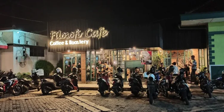 Pemandangan dari luar Filosofi Cafe.