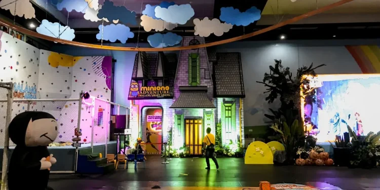 Bagian depan arena Minion adventure.