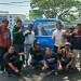 Puguh Wiji Pamungkas bersilaturahmi dengan para supir angkot di depan stasiun kota malang, Selasa (27/9/23).