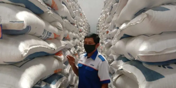 Suasana di Gudang Bulog, Kota Malang, beberap waktu lalu. Ketersediaan beras merupakan salah satu kunci kestabilan ekonomi di Kota Malang