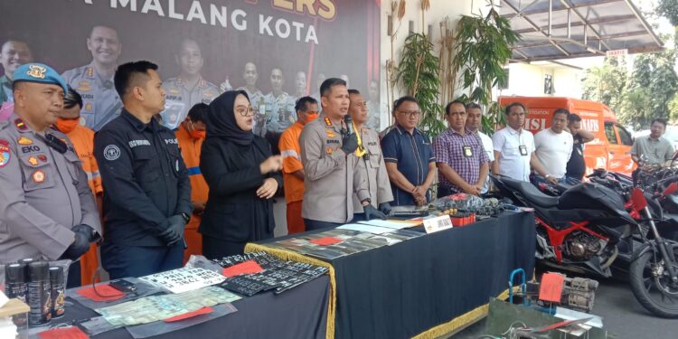 Kapolresta Malang Kota, Kombes Pol Budi Hermanto mengungkap modus pencurian motor di Kota Malang.