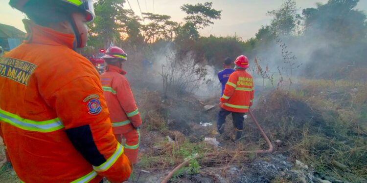 kebakaran lahan kering di Kota Malang