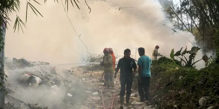 aktivitas bakar sampah