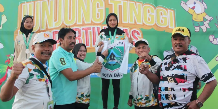 atlet paralayang - Duo Atlet Paralayang Kota Batu Kawinkan Dua Medali Emas