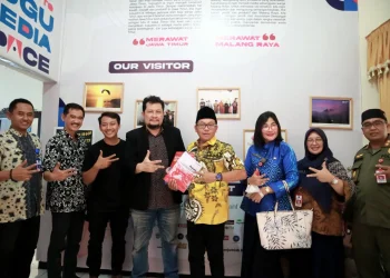 Sutiaji - Silaturahmi ke Kantor Tugu Media Jelang Purna, Sutiaji: Pemimpin Tidak Boleh Baperan