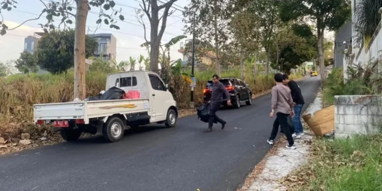 buang sampah sembarangan di Kota Batu