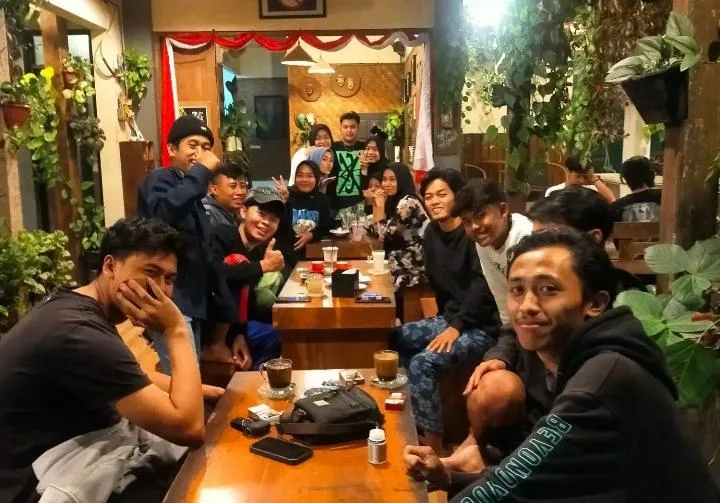 Kopi Latar yang cocok untuk berkumpul bersama teman.
