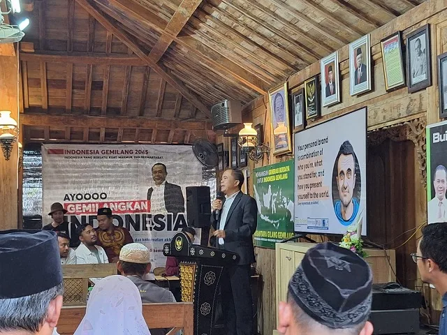 Coach Fahmi saat menjelaskan dampak ekonomi dari kegiatan yang ia lakukan Selasa (26/09/2023). 