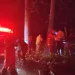 Petugas pemadam kebakaran melakukan penanggulangan di Wagir.