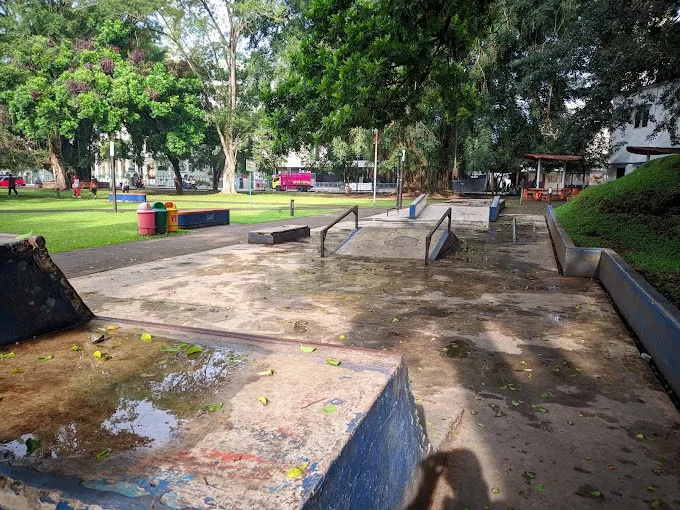 Skatepark gratis alun-alun Malang.