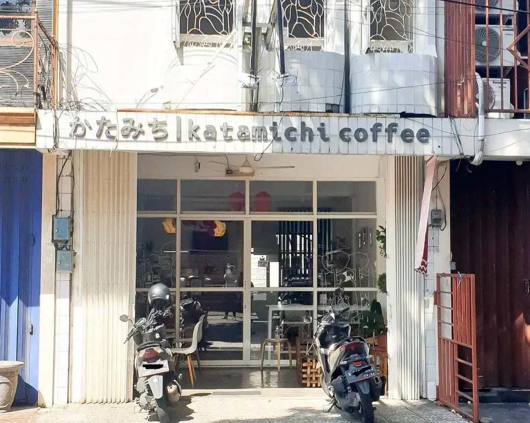 Tampak depan bangunan Katamichi Coffe. 
