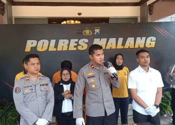 akapolres Malang, Kompol Wisnu S Kuncoro saat memberikan keterangan tentang kasus aborsi