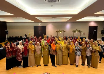 Foto bersama Kepala DPPKB Kabupaten Malang, Tim PASTI, OPD KB, dan Relawan Pos Gizi.