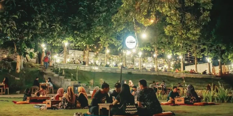 Suasana malam hari di Bukit Delight.