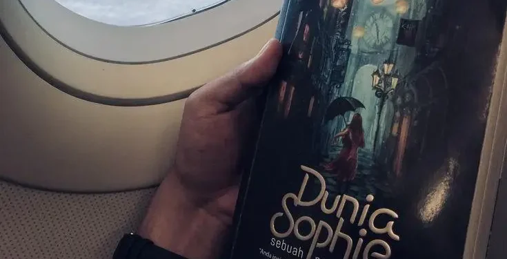 Buku Dunia Sophie, salah satu buku filsafat yang cocok dibaca anak muda.