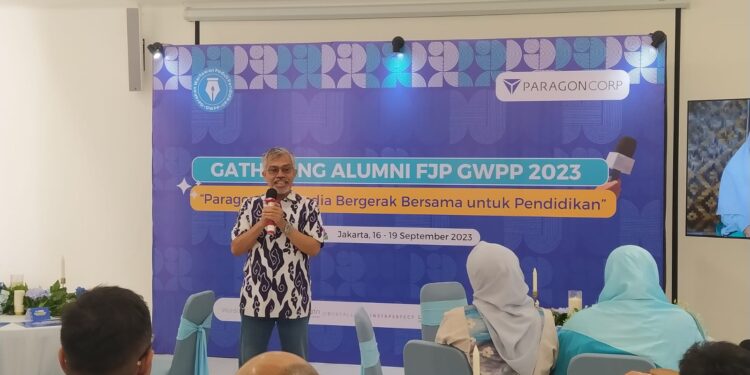 Direktur GWPP, Nurcholis MA Basyari, saat memberi pemaparan soal pentingnya kontestan Pemilu mengawal ekosistem pendidikan bersama 32 alumni jurnalis GWPP Indonesia.
