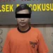 Tersangka AK usai diamankan Polsek Poncokusumo.