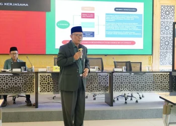Rektor Prof Maskuri memberikan sambutan sekaligus narasumber kegiatan FGD Restrukturisasi Kurikulum Mata Kuliah Kewirausahaan di Gedung Umar Bin Khattab, Lt 4, Unisma.