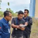 Kaprodi D4 Bisnis Properti Risky Angga Pramuja MEc Dev mendampingi mahasiswa mengisi form inspeksi bangunan gedung.
