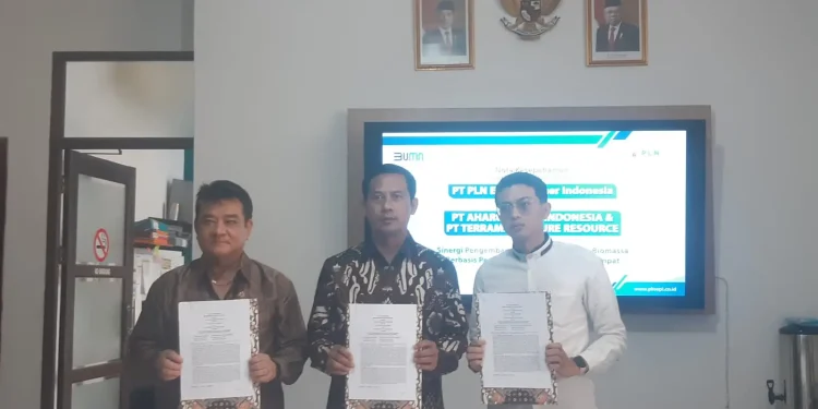 Penandatanganan kerjasama antara PT Aharu Cakra Indonesia dan PT Terramas Nature Resource dengan PLN Energi Primer Indonesia dalam pengembangan dan pengelolaan biomassa berbasis pemanfaatan sumber daya setempat.