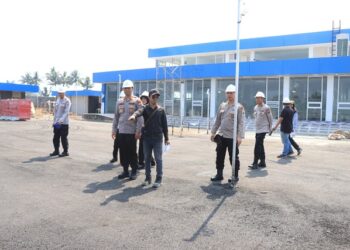 Kapolres Malang, AKBP Putu Kholis Aryana tinjau pembangunan Satpas Prototipe di Kepanjen.