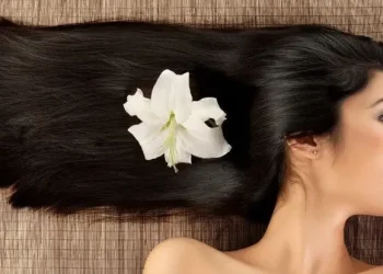 Ilustrasi rambut panjang dan sehat.