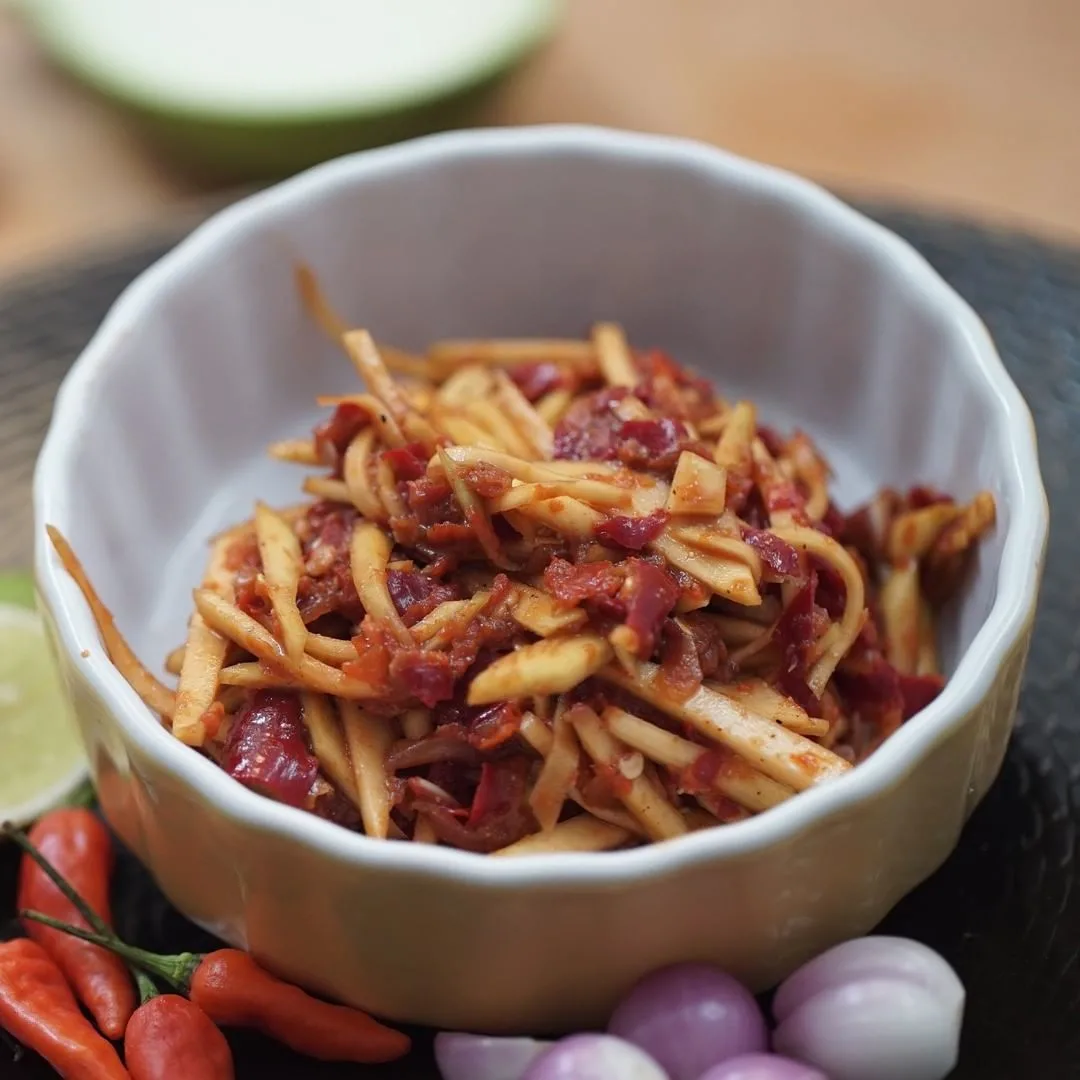 Ilustrasi sambal pencit.