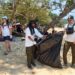 Relawan membersihkan Pantai Kondang Merak dari sampah anorganik.