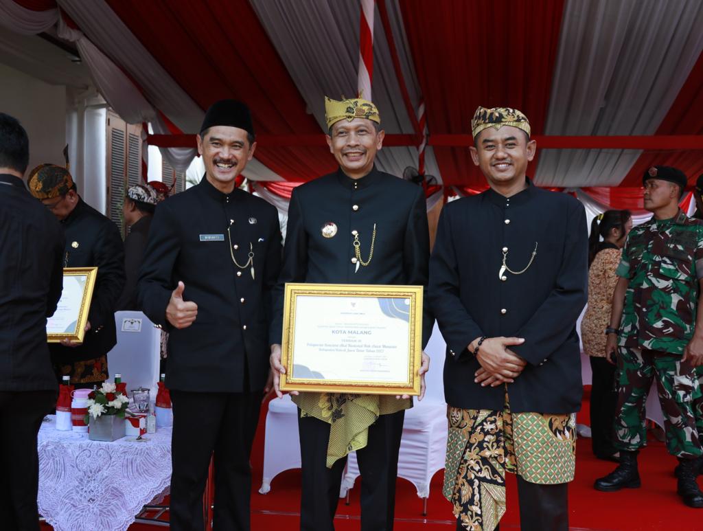 Pj Wali Kota Malang bersama perwakilan jajaran