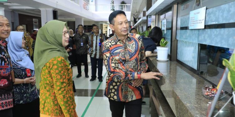 Pj Wali Kota Malang Wahyu Hidayat kunjungi Perkantoran Terpadu dan RSUD Kota Malang.