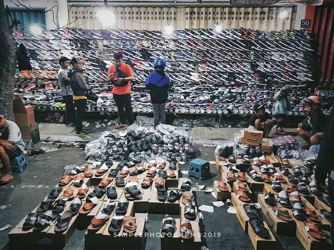 Suasana pasar ROMA.