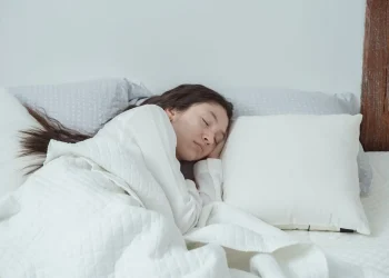 Ilustrasi tidur nyenyak efek positif menangis.