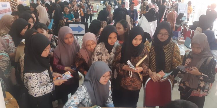 Animo pengunjung yang datang di Job Fair SMKN 2 Kota Malang