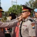 Kapolres Batu AKBP Oskar Syamsudin menyerahkan jabatan Kasat Lantas Polres Batu pada AKP Ponsen Dadang Martianto.