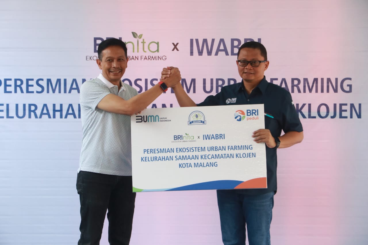 Pj Wali Kota Malang Wahyu Hidayat resmikan urban farming di wilayah Samaam.