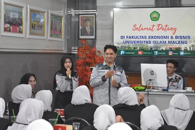 SMA Annur Bululawang saat belajar literasi keuangan di GI BEI FEB Unisma. 