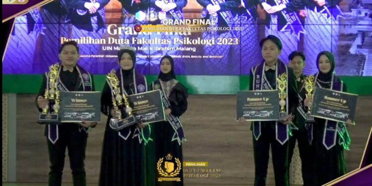 The winner Duta Fakultas Psikologi UIN Malang yakni Annisa Wulandari dan Akhmad Saleh (kiri).