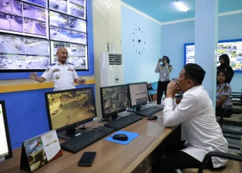 Pj Wali Kota Malang, Wahyu Hidayat, saat berkunjung ke kantor Dishub Kota Malang
