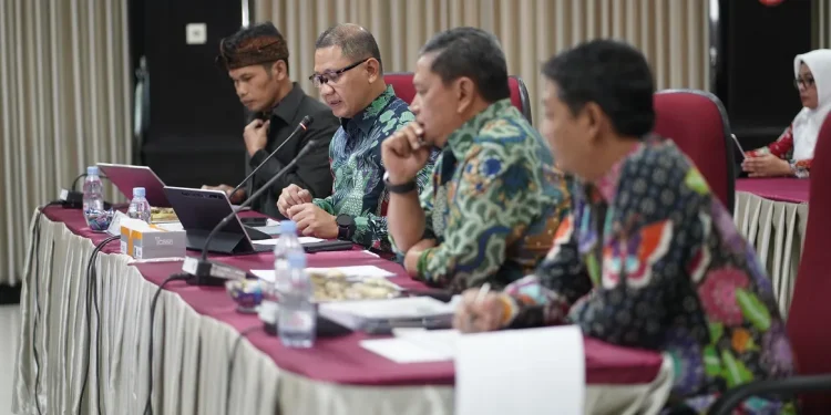 Pj Wali Kota Batu Aries Agung Paewai saat memaparkan hasil calaian kinerjanya selama menjabat di Kemendagri.
