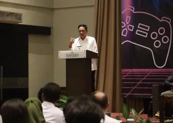 Pj Wali Kota Malang Wahyu Hidayat dalam bimtek layanan teknologi informasi masyarakat.